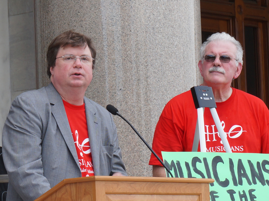 ICSOM Chairperson Bruce Ridge and Hartford Local 400 President Joseph Messina