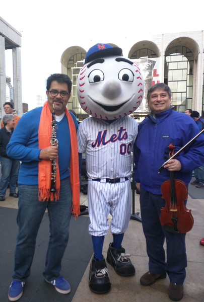 Mr. Met poses with Pedro Diaz and Vincent Lionti Photo credit: Billy Hunter